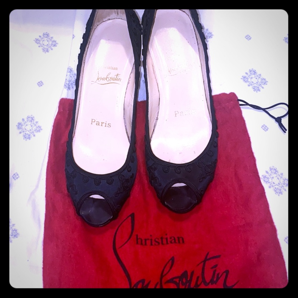 Barely worn rose embroidered heels silk